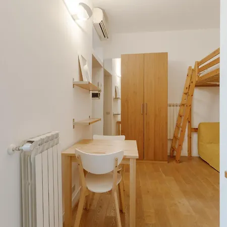 Guesthost - Corvetto Comfy Daire