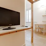 Guesthost - Corvetto Comfy Appartement *